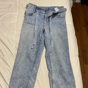 Final markdown 💕Abercrombie high rise mom jeans